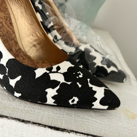 Shoes - Printed heel. Size 7